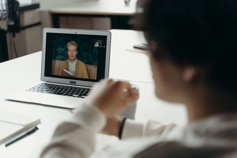 Shipping Across Time Zones: What High-Performing Remote Dev Teams Actually Do Differently